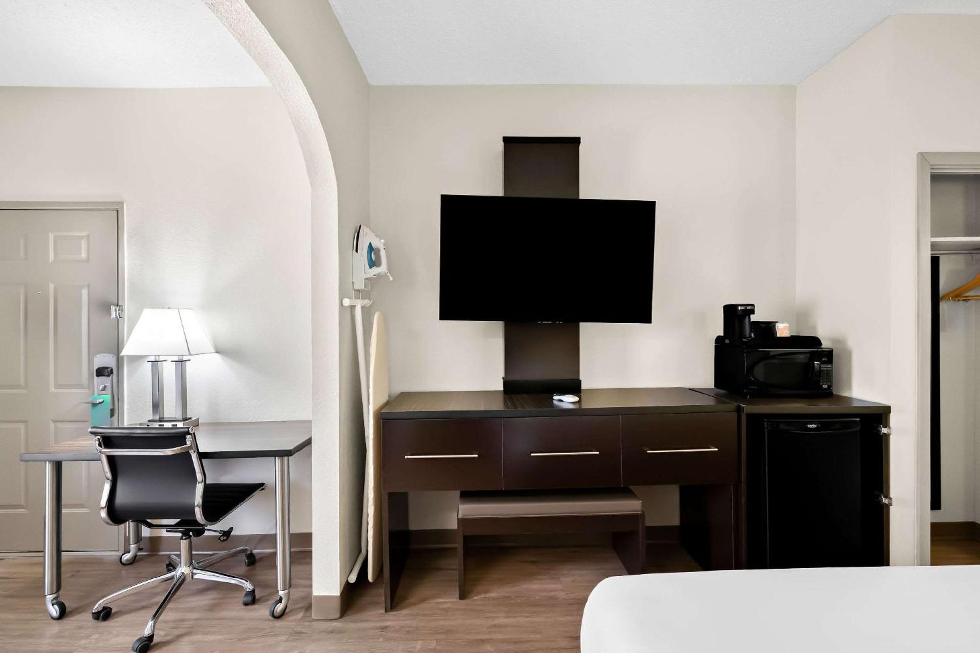 Quality Inn & Suites Monticello Bagian luar foto