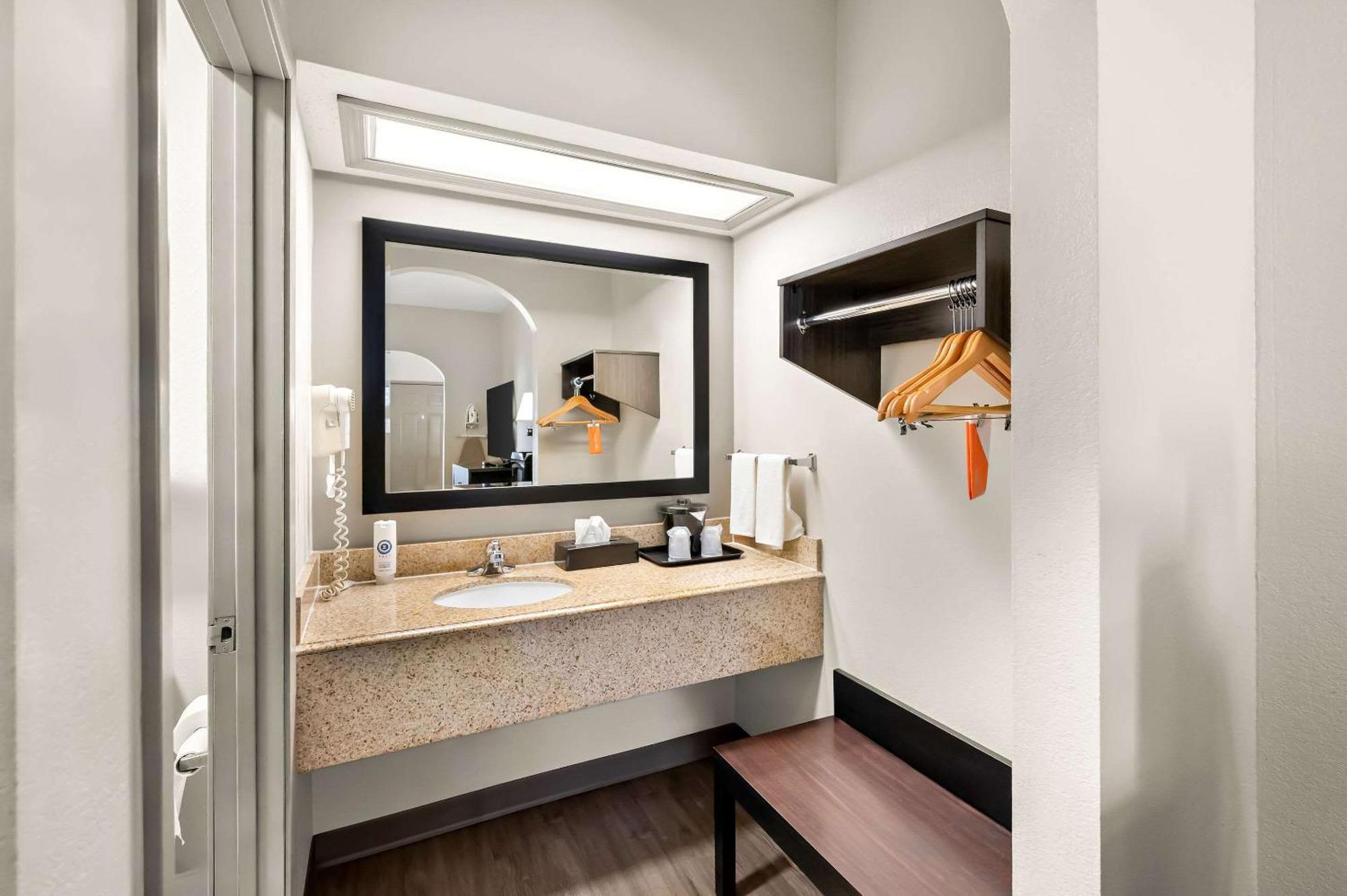 Quality Inn & Suites Monticello Bagian luar foto