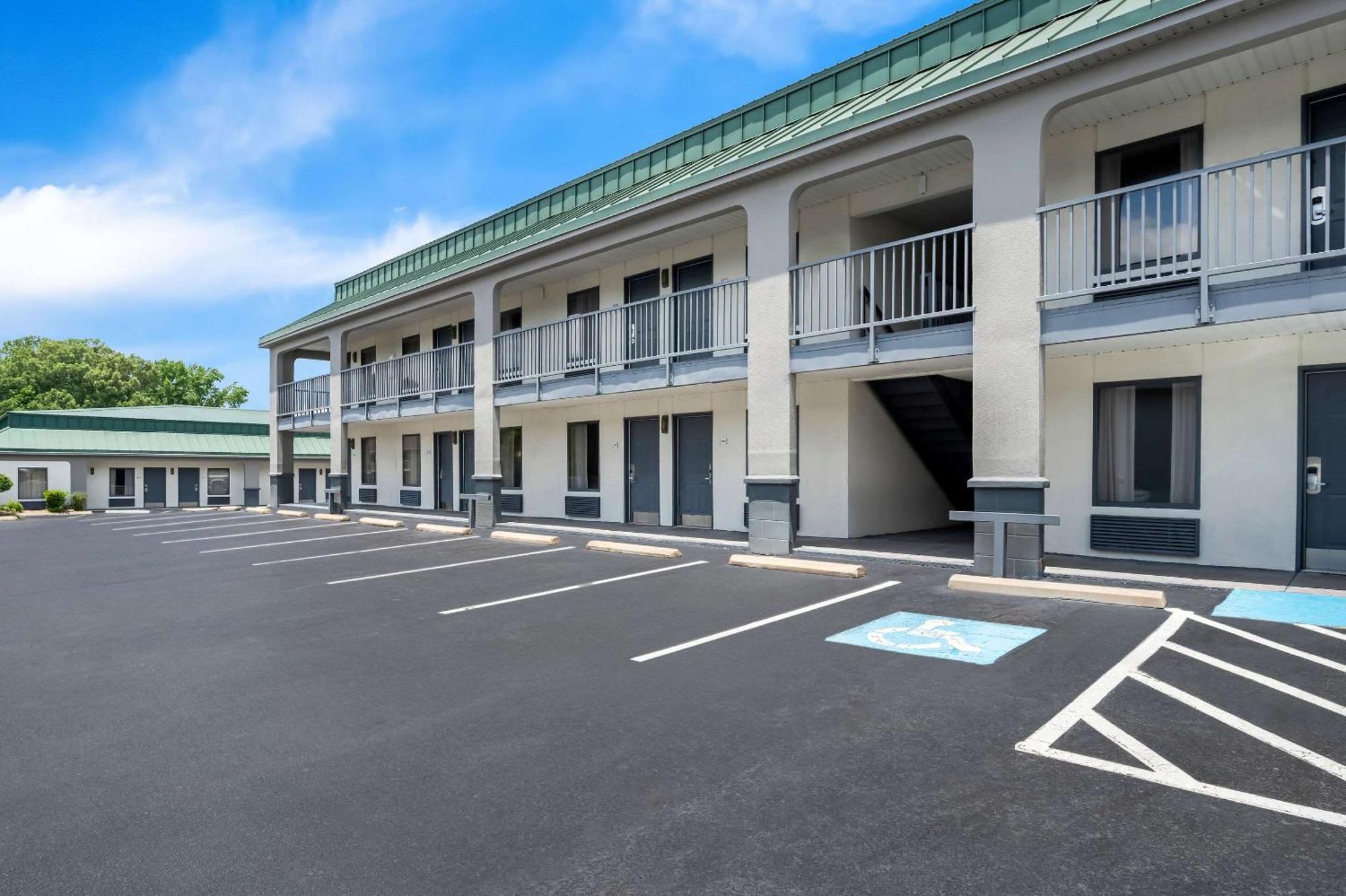Quality Inn & Suites Monticello Bagian luar foto